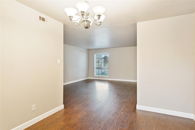 Building Photo - 4010 Ridglea Country Club Dr