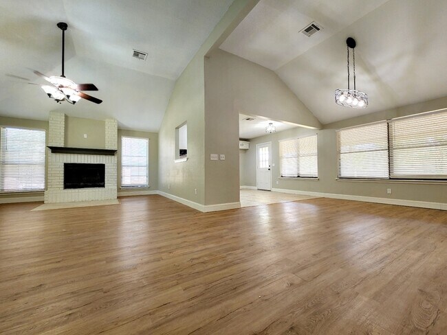 Building Photo - 11703 Lorene Ave