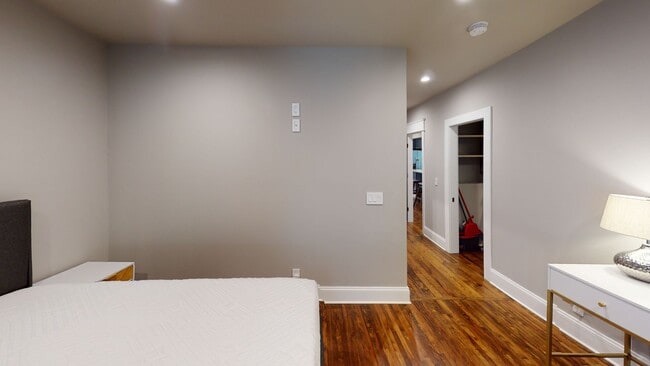 Building Photo - Fully Furnished 2 Bedroom Edgehill Gem- UTILITIES INCLUDED!