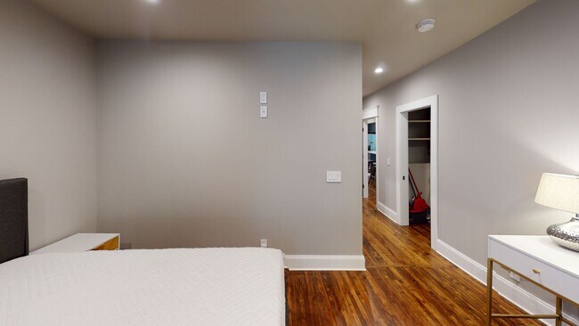 Building Photo - Fully Furnished 2 Bedroom Home With Utilities Included!