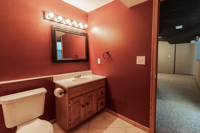 Building Photo - 1302 Look Out Ct