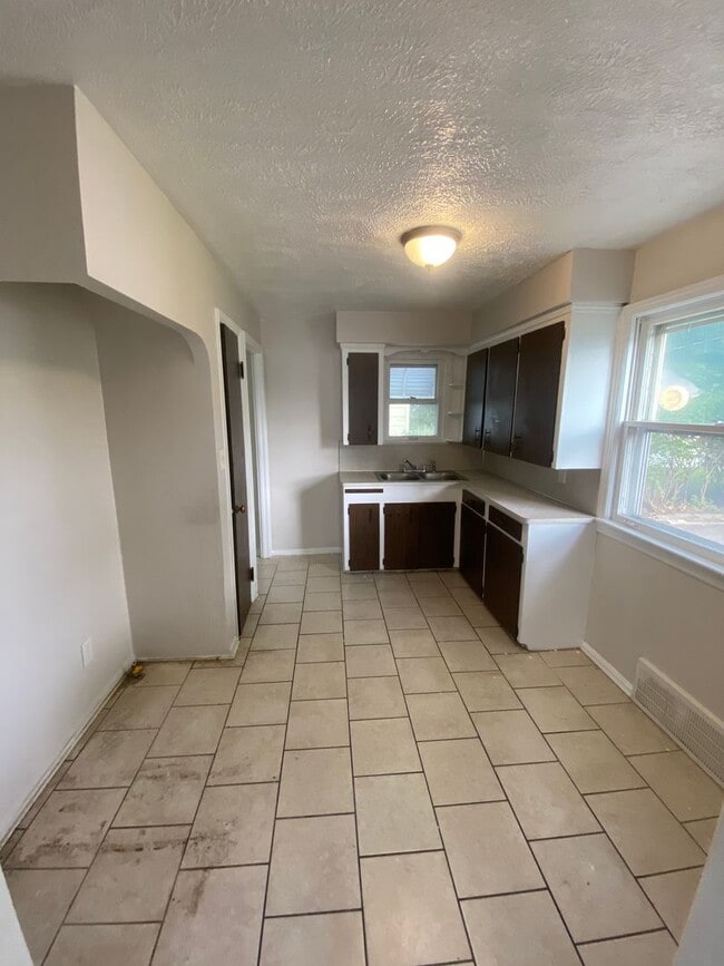 Building Photo - 22731 Arms Ave