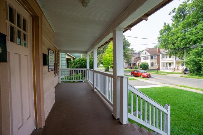 Building Photo - 231 Fellows Ave