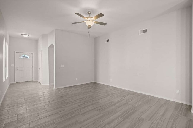 Building Photo - 629 Cedarwood Ave