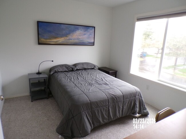 Building Photo - Home in the Willamette Landing neighborhood