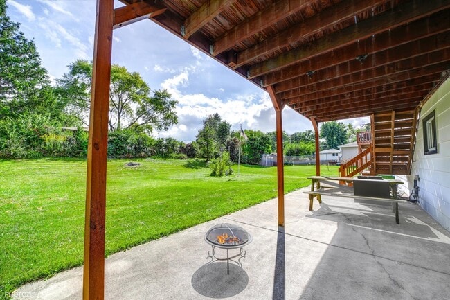 Building Photo - 14813 Holly Ct