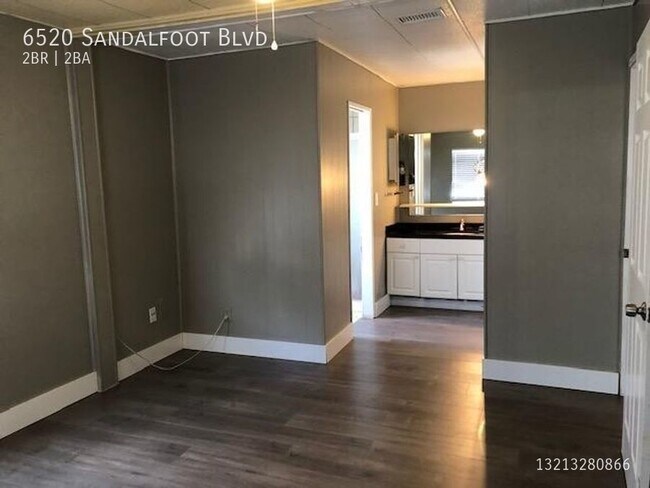 Building Photo - 6520 Sandalfoot Blvd