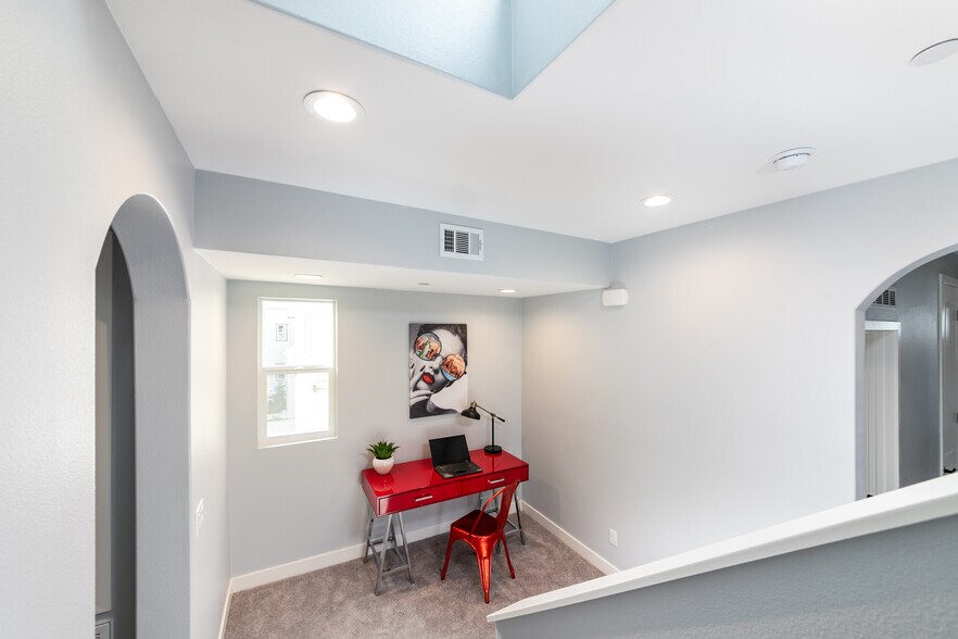 Building Photo - 577 Daniel Freeman Cir