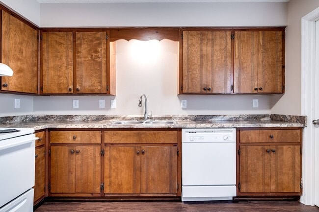 Building Photo - 1184 Meadowview Dr