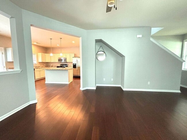 Building Photo - Available Now-Beautiful 4 BR/3BA Home