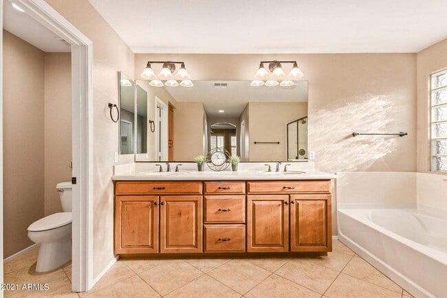 Building Photo - Eagle Glen Cul-de-sac Beauty