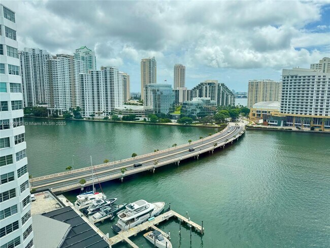Primary Photo - 905 Brickell Bay Dr