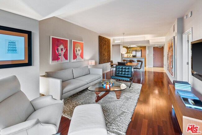 Building Photo - 13700 Marina Pointe Dr