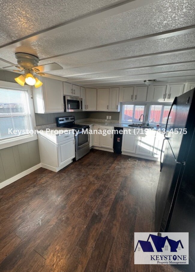 Building Photo - Horse Lover's Dream, Complete With Stable and Corral! 3 Bedroom/1 Bathroom Home $1500/$1500