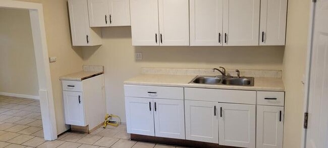 Building Photo - 1040 Matthews St