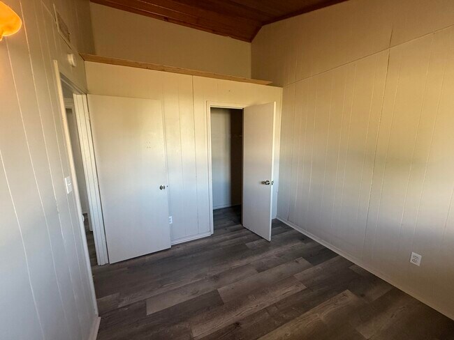 Building Photo - 7401 N Moberly Dr