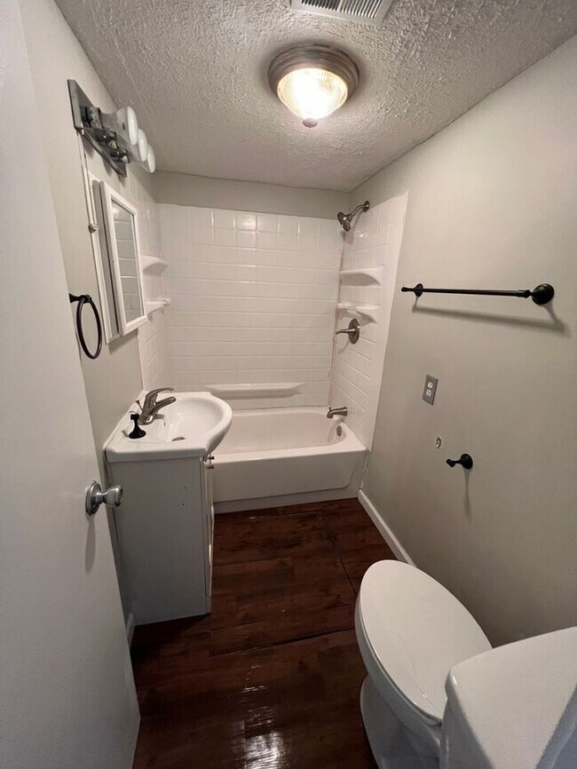 Building Photo - 2 bedroom Single Family Home Niles