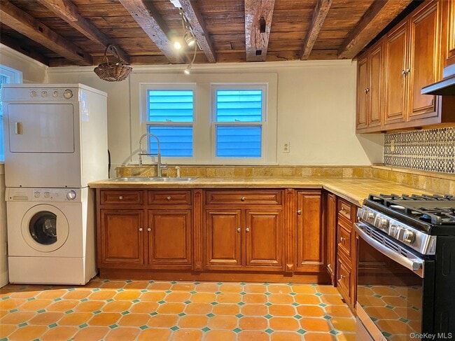 Building Photo - 66 Dodge St