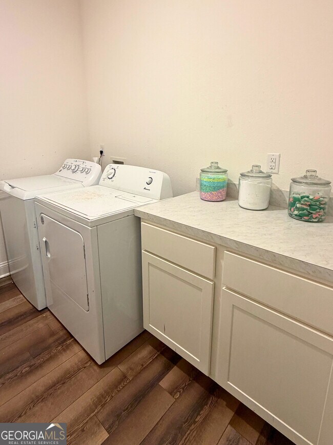 Building Photo - 208 Boatsman Way