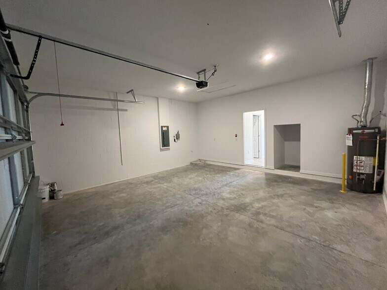 Building Photo - 5728 SW 71st Ct
