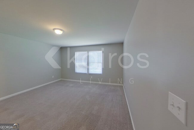 Building Photo - 214 York Ln