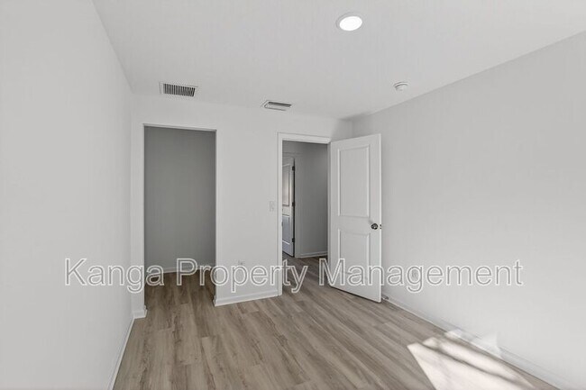 Building Photo - 1115 F Ave