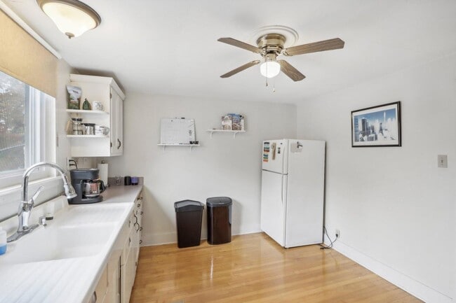 Building Photo - 2451 S 68th St