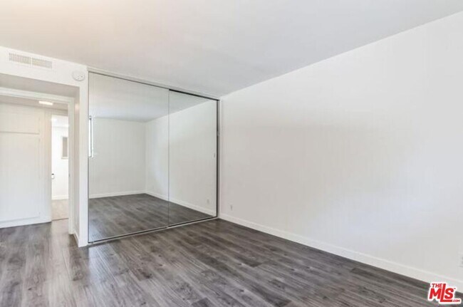 Building Photo - 10535 Wilshire Blvd