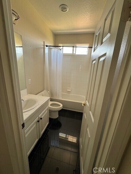 Building Photo - 16034 Skyridge Dr