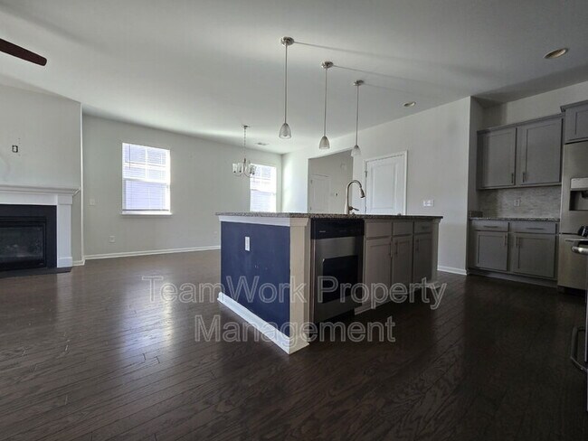 Building Photo - 454 Zenith Blvd