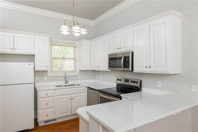Building Photo - 349 Rollston Ave