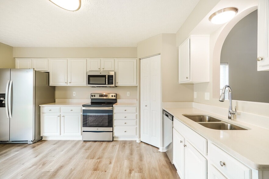 Building Photo - 4880 Grimm Dr