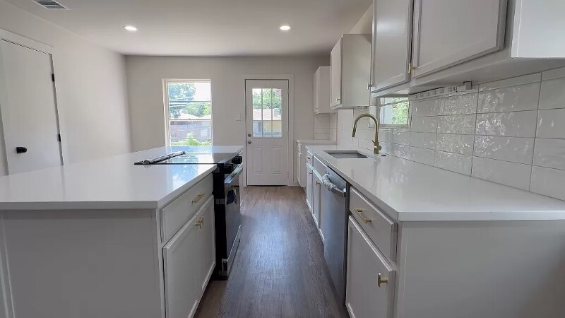 Building Photo - 10734 Coogan Dr