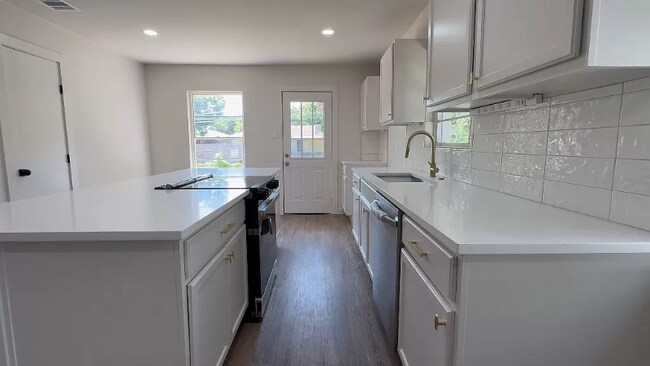 Building Photo - 10734 Coogan Dr