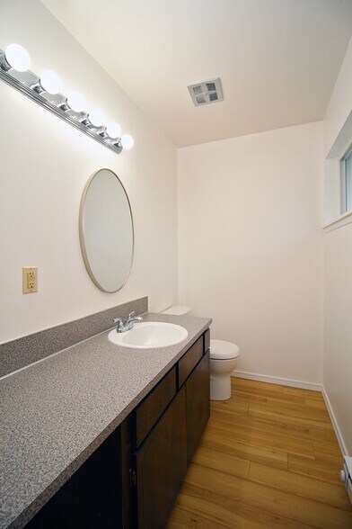 Building Photo - 8122-8122 SW 31st Ave