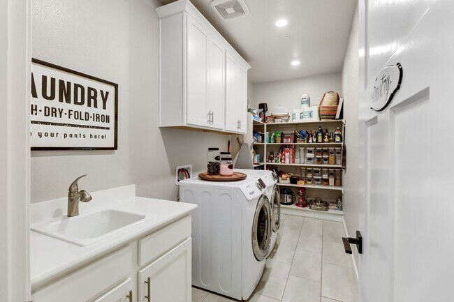 Building Photo - Beautiful 4-Bedroom, 3-Bath Home on a Quiet Cul-de-Sac in Woodland