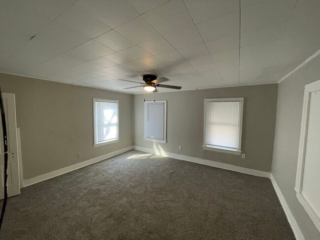 Building Photo - Newly Remodeled 3-Bedroom House