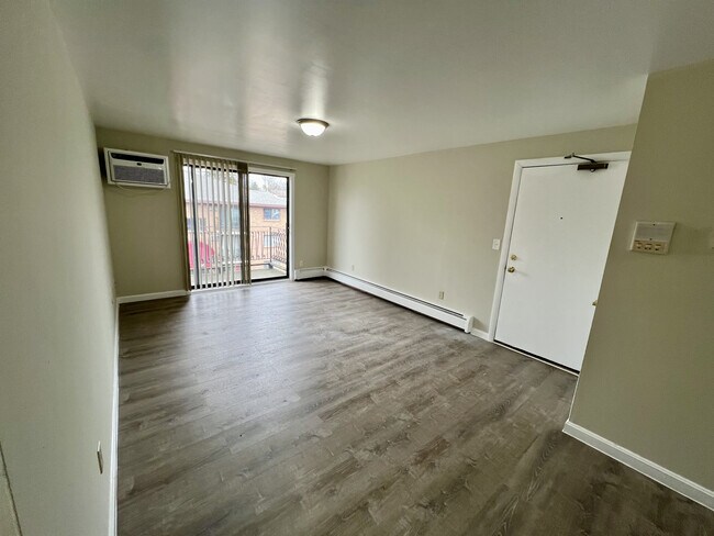 Building Photo - 126 Mammoth Rd