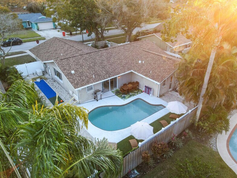 Building Photo - 13481 Del Prado Dr S