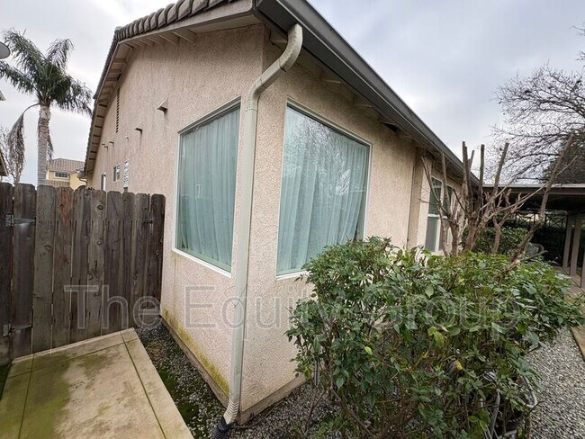 Building Photo - 144 E Reese Ave