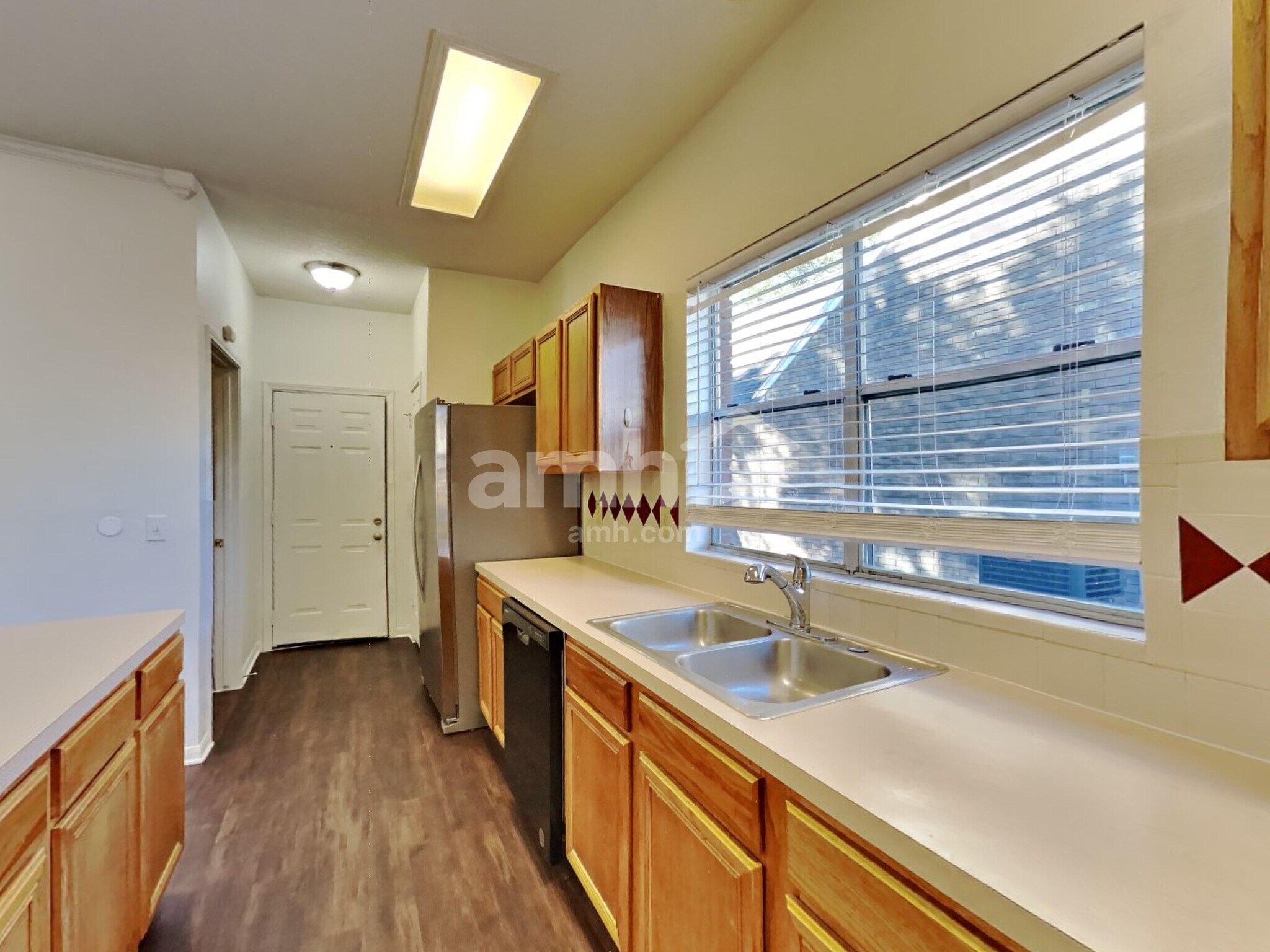 Building Photo - 2911 Linda Dr