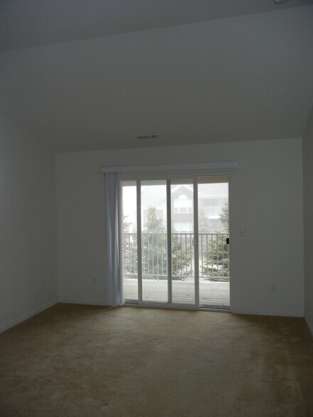 Building Photo - 16803 Dover Dr