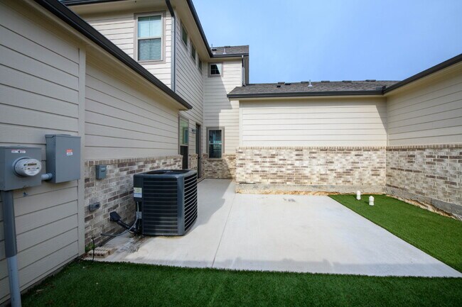 Building Photo - Fenced yard and two car garage!