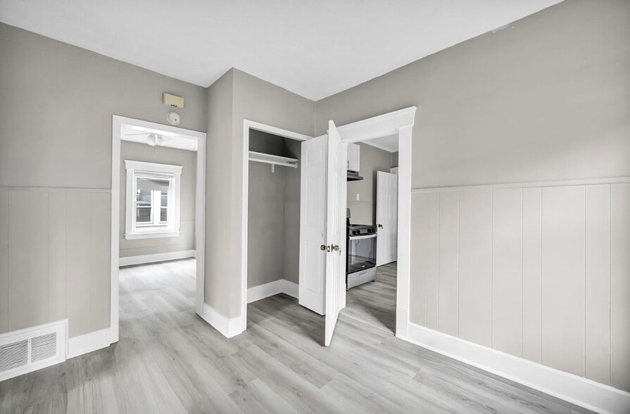 Building Photo - 2023 Robin St