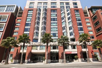 Building Photo - 1 Bed, 1 Bath + Storage - South Beach/SOMA...