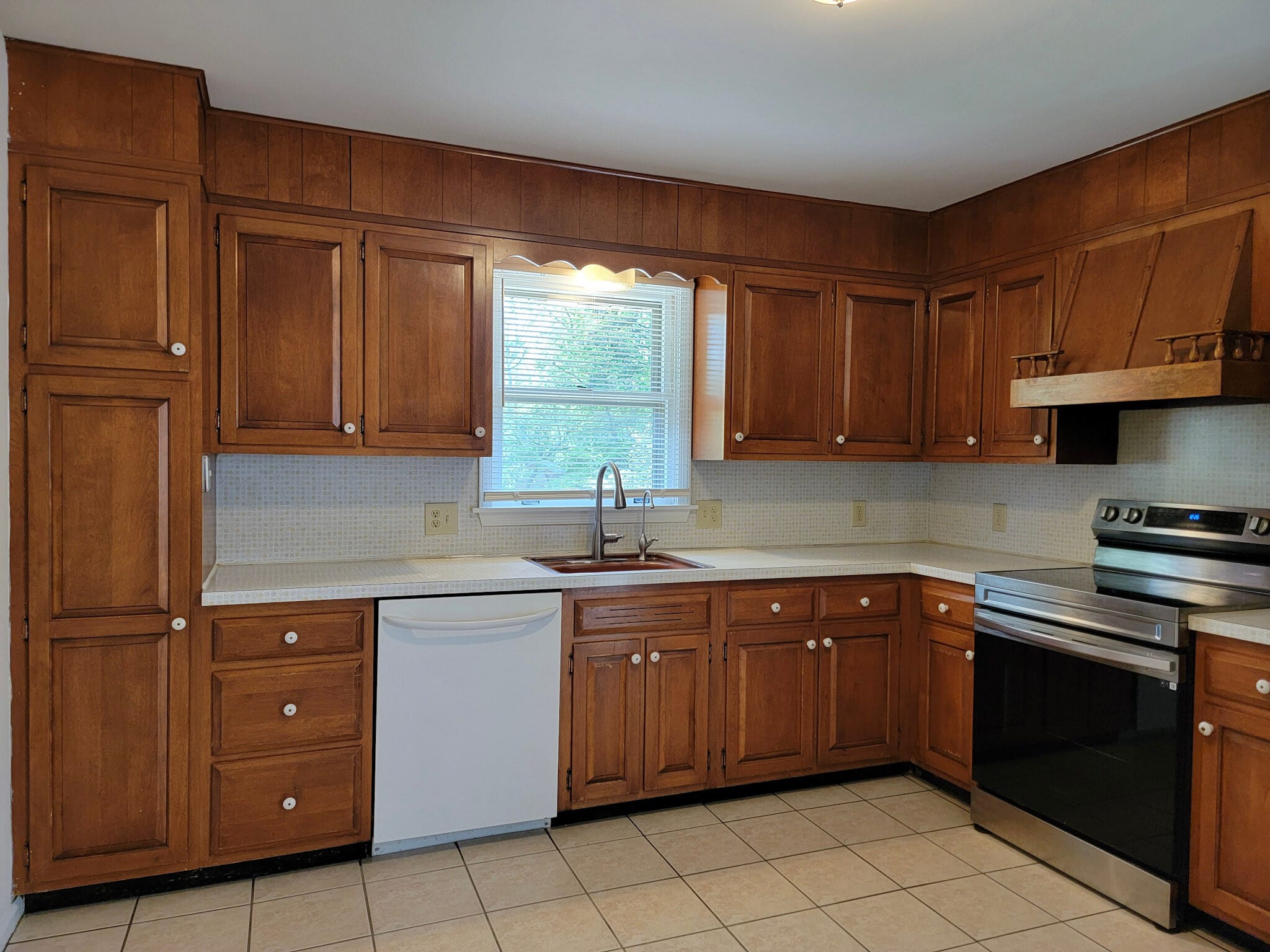 Building Photo - 1404 Carlton Dr