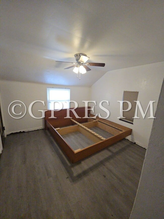 Building Photo - Welcome to this charming 3-bedroom, **Price reduction**