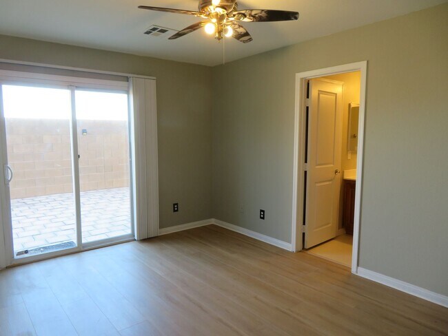 Building Photo - CLEAN AND READY TO MOVE IN