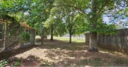 Building Photo - 146 Summerview Dr