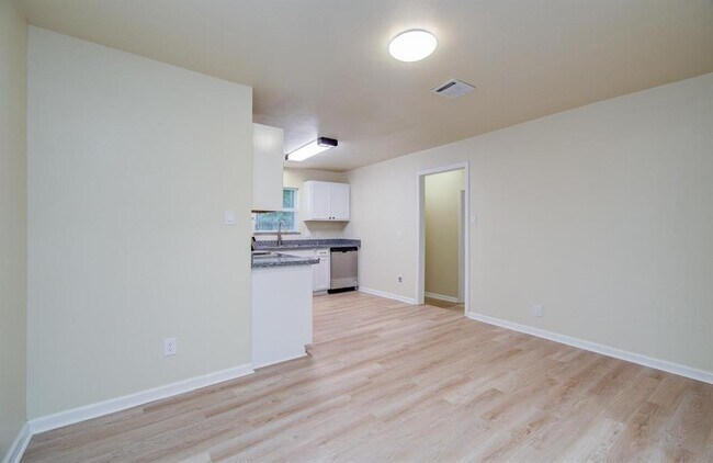 Building Photo - 6510 Cherrydale Dr